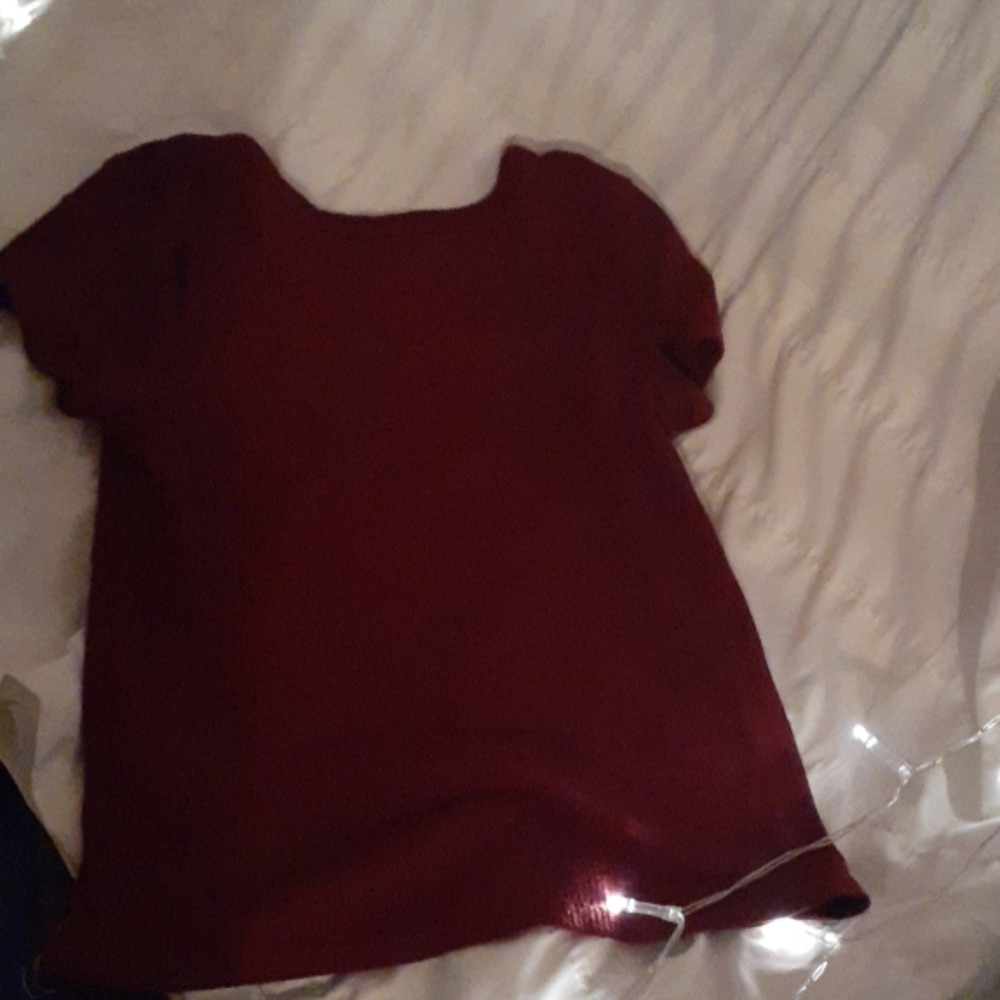Maroon t shirt